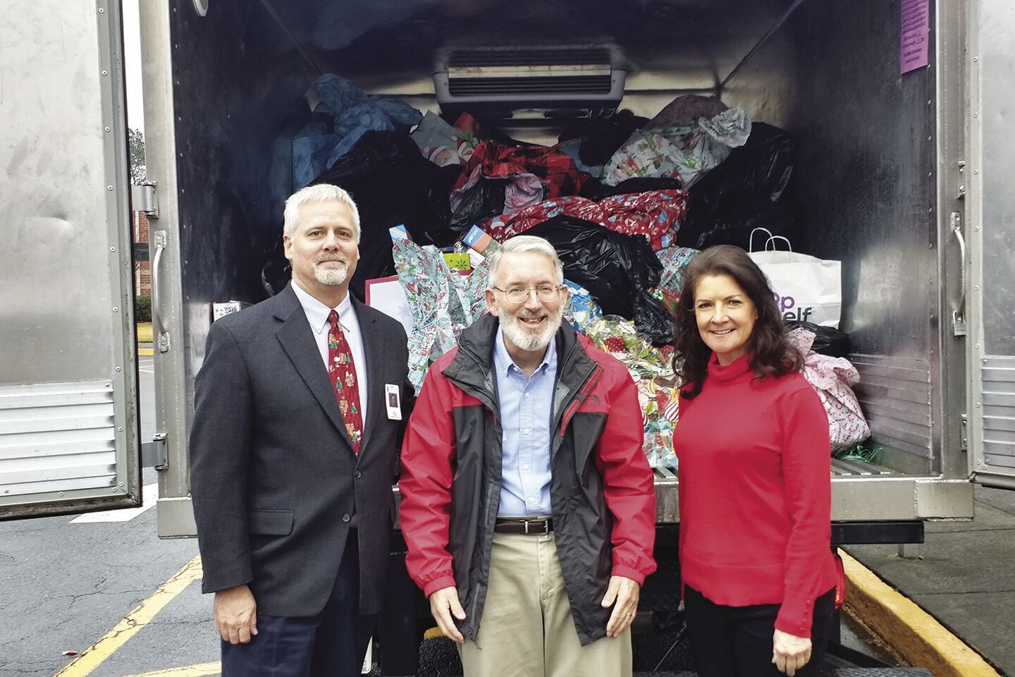 Arnold Mill Elementary donates gifts to MUST Ministries for local families